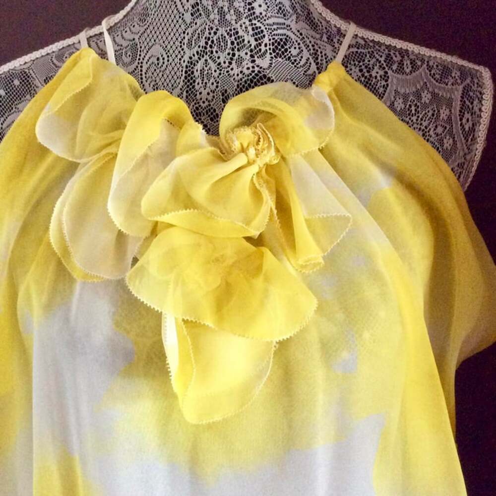 #NWOT. Robbi & Nikki.  #top light & bright in s. #L. Fabric feels like soft c